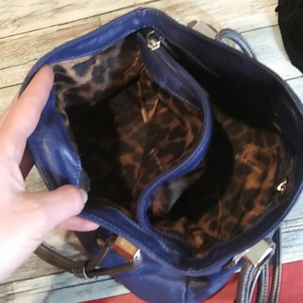 B. Makowsky Leather Purse - Picture 5 of 8